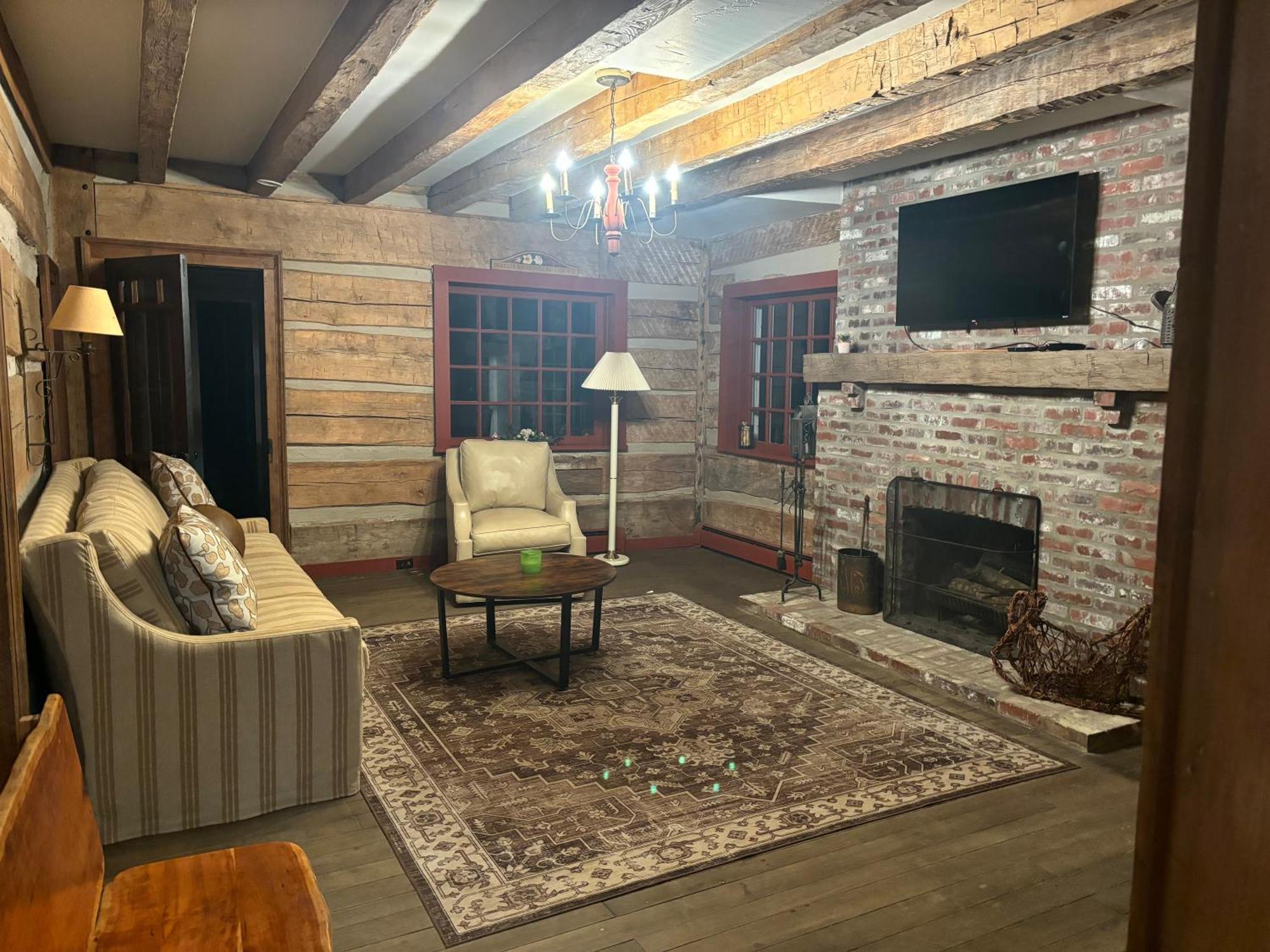 Farmhouse Cabin アシュランド エクステリア 写真